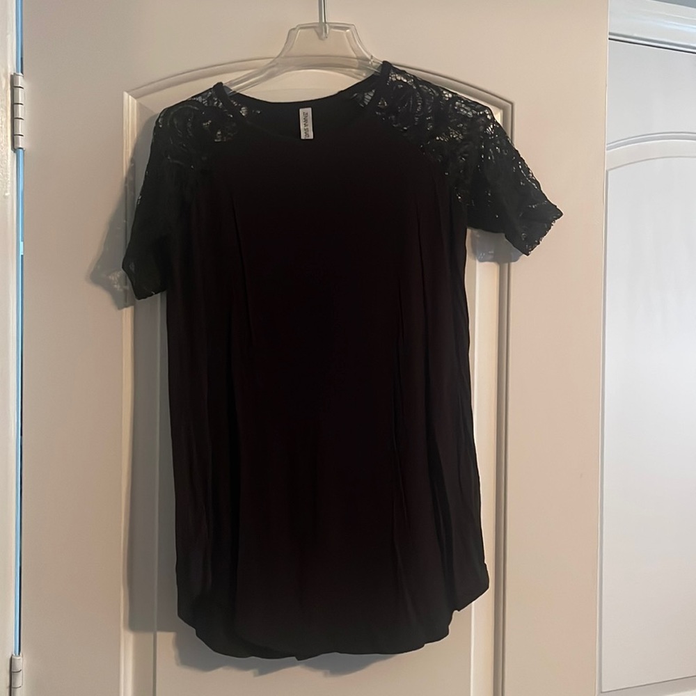 Nice lace shoulder shirt